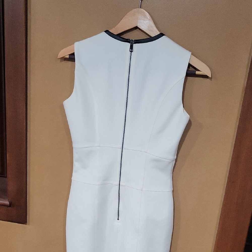 Burberry White Dress with Black Trim - Picture 4 of 5